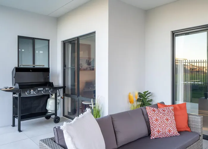 Caves Beach Getaway